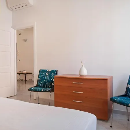 Apartment Guesthost - Stazione Cozy And Functional Flat