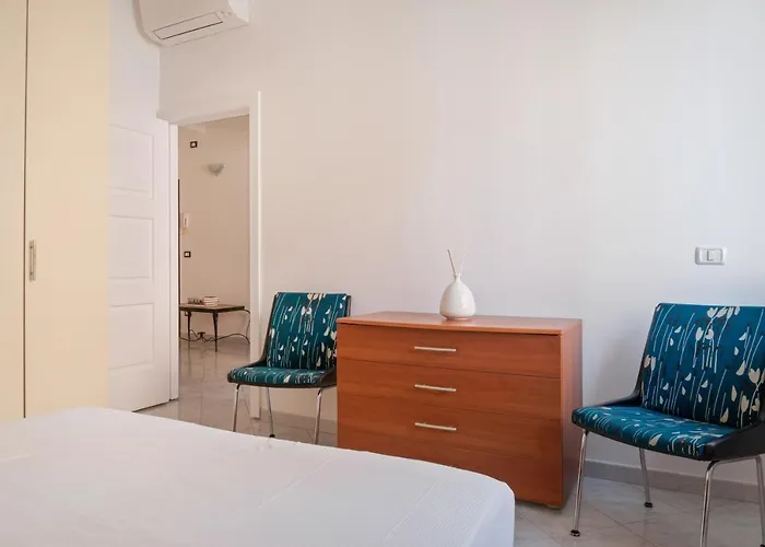 Apartment Guesthost - Stazione Cozy And Functional Flat