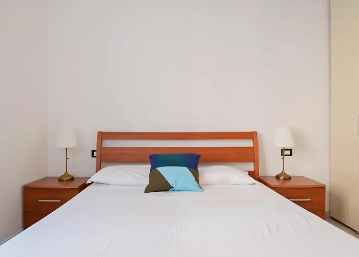Guesthost - Stazione Cozy And Functional Flat Apartment *
